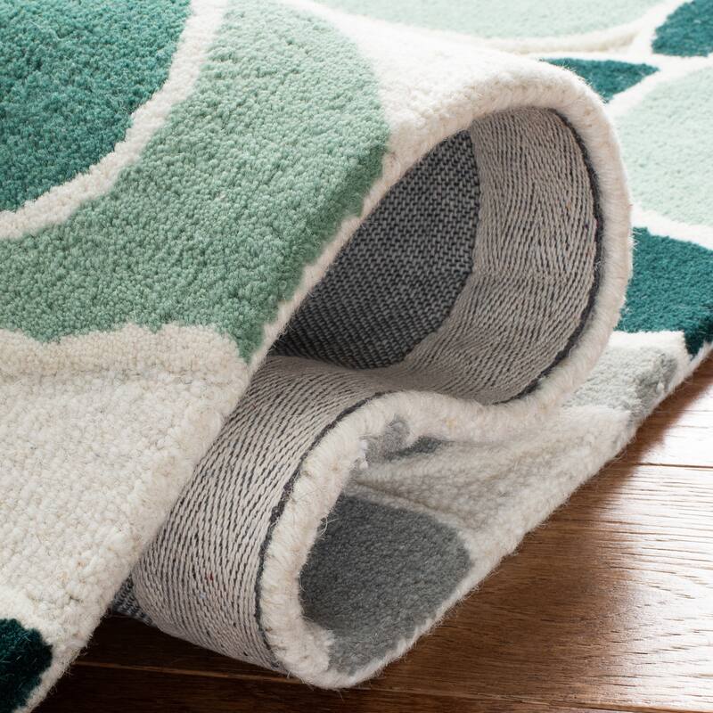 SAFAVIEH Handmade Kids Miens Floral Wool Rug
