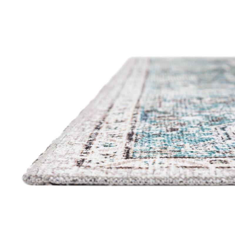 Traditional Tira Collection Area Rug