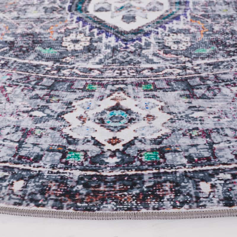 SAFAVIEH Tucson Machine Washable Slip Resistant Hildetraud Oriental Medallion