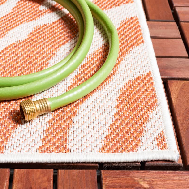 SAFAVIEH Bermuda Edeline Geometric Indoor/Outdoor Waterproof Rug