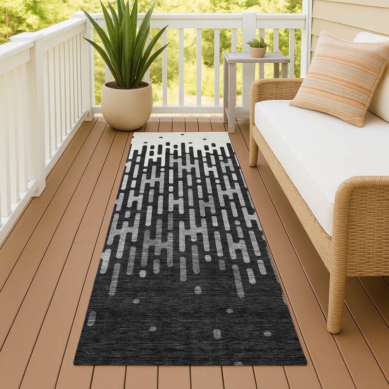 Machine Washable Indoor/ Outdoor Modern Kingman Chantille Rug - Black - 2'3" x 7'6"