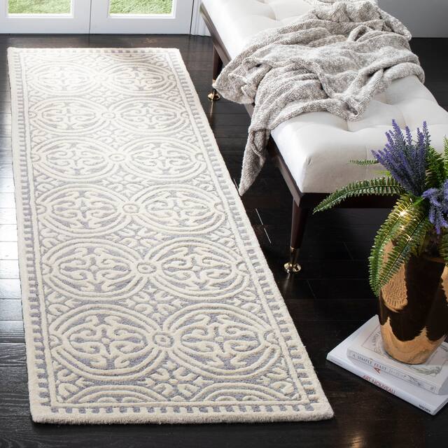 SAFAVIEH Handmade Cambridge Myrtis Moroccan Wool Rug - 2'6" x 8' Runner - Silver/Ivory