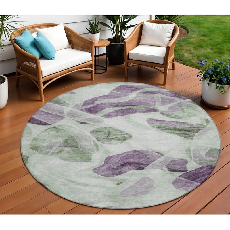 HomeRoots Abstract Transitional Rectangle Outdoor Rug - 8' Round