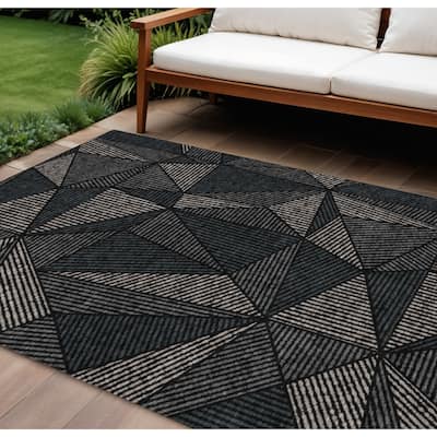 HomeRoots Geometric Transitional Rectangle Outdoor Rug