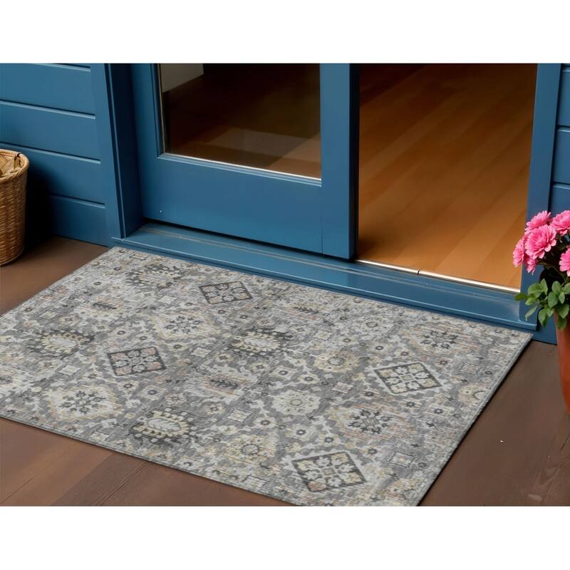 HomeRoots Floral Medallion Traditional Rectangle Outdoor Rug - 3' x 5'