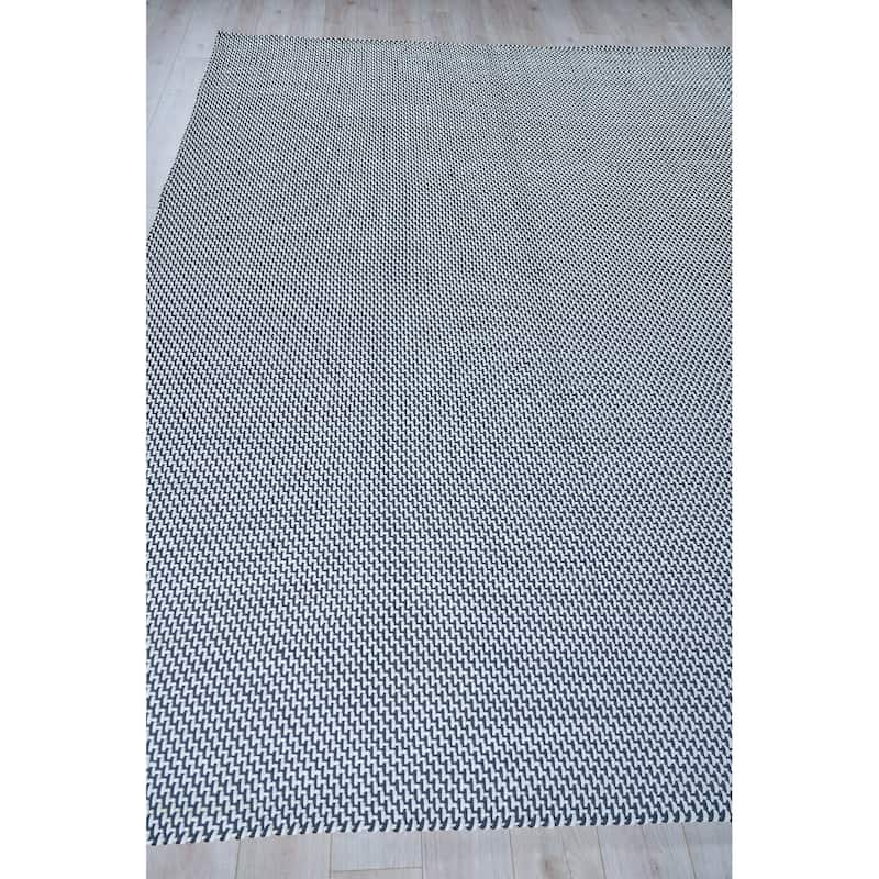 EXQUISITE RUGS Harbor Indoor/Outdoor Handwoven Polypropylene White/Black Area Rug.