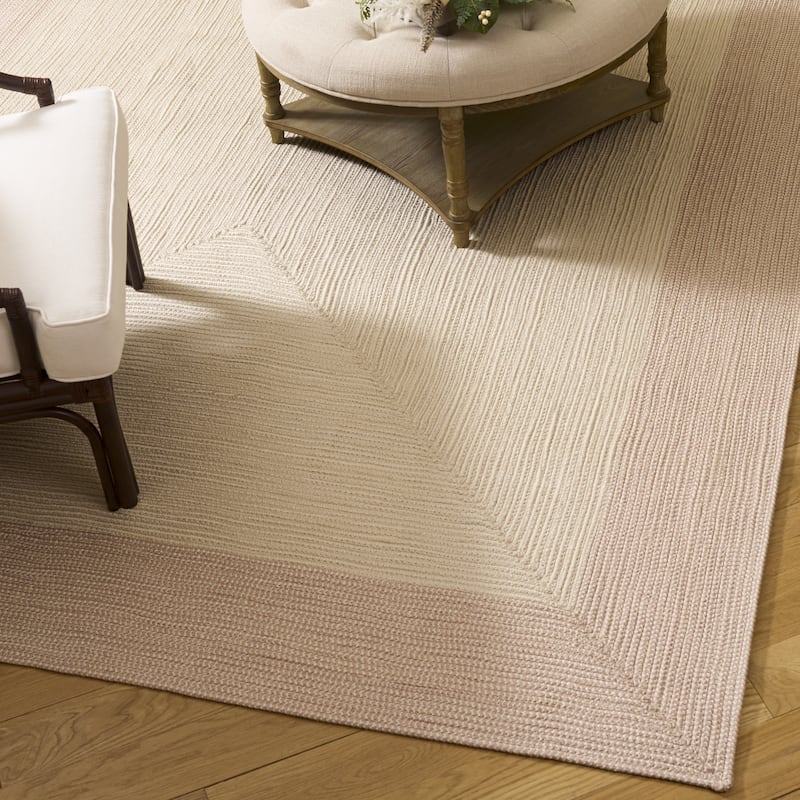 SAFAVIEH Handmade Braided Blodwen Washable Indoor/Outdoor Rug - Weather Resistant & Easy Cleaning