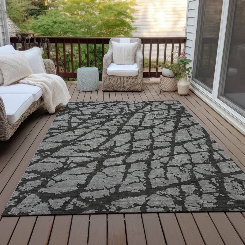 Machine Washable Indoor/ Outdoor Transitional Gray Crackle Chantille Rug