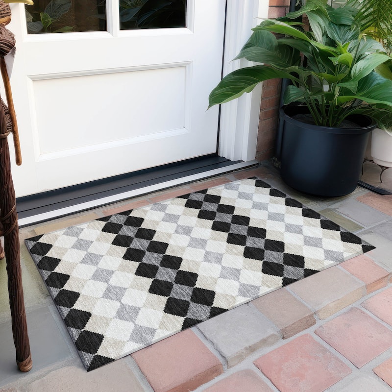 Machine Washable Indoor/ Outdoor Modern Mosaic Chantille Rug - Black - 1'8" x 2'6"