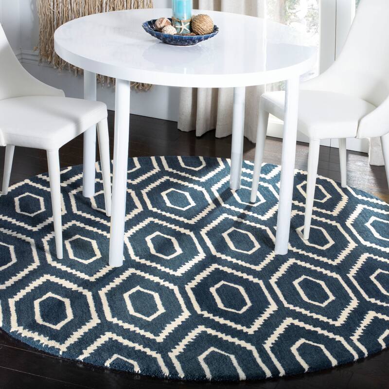 SAFAVIEH Handmade Himalaya Geranium Leaf Modern Wool Rug - 6' Round - Navy/Ivory