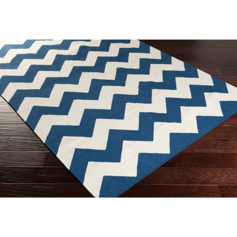 Hand-Woven Zoey Chevron Reverisble Flatweave Wool Rug (2' x 3')