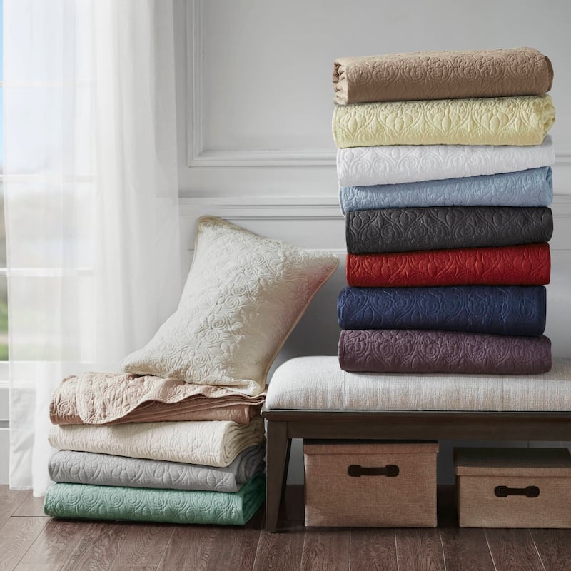 Madison Park Mansfield Reversible Oversized 3-piece Solid Texture Bedspread Quilt Set with Matching Shams