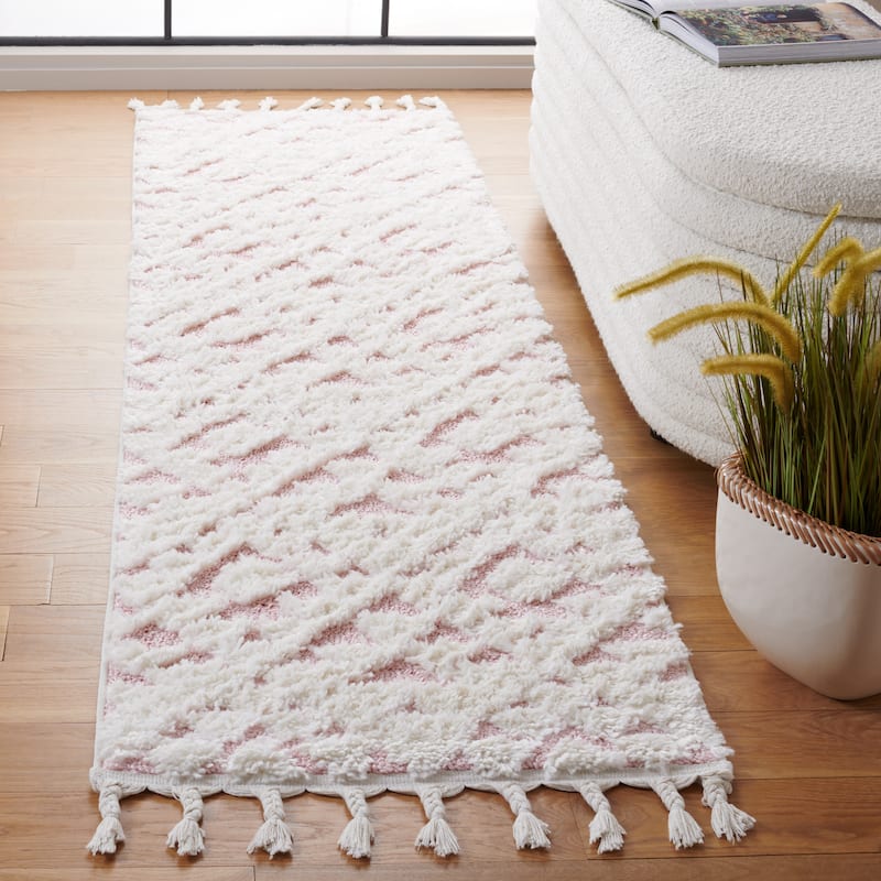 SAFAVIEH Moroccan Tassel Shag Delores 2-inch Thick Rug - 2'3" x 10' Runner - Ivory/Pink