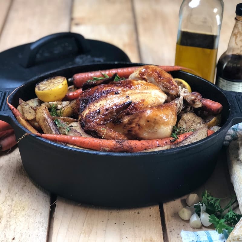 Bayou Classic 6-qt Cast Iron Oval Roaster with Lid