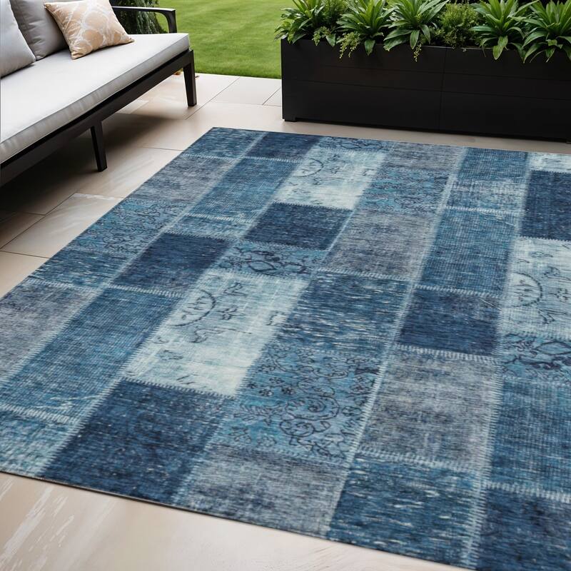 HomeRoots Patchwork Traditional Rectangle Outdoor Rug - 5' X 8'
