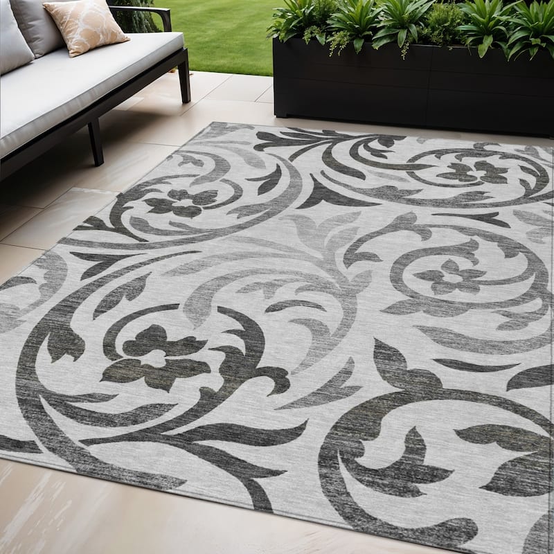 HomeRoots Floral Transitional Rectangle Outdoor Rug - 5' X 8'