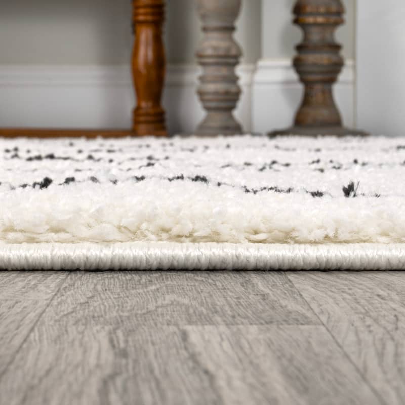 JONATHAN Y Petra Moroccan Diamond Shag Area Rug