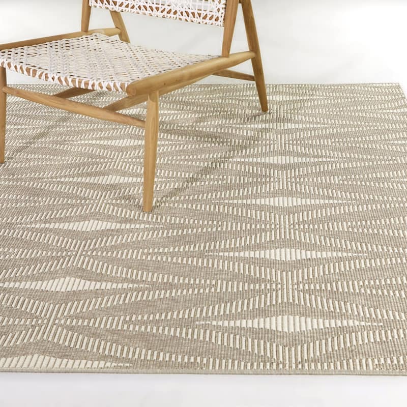 Vicente Patio Diamond Indoor/Outdoor Area Rug