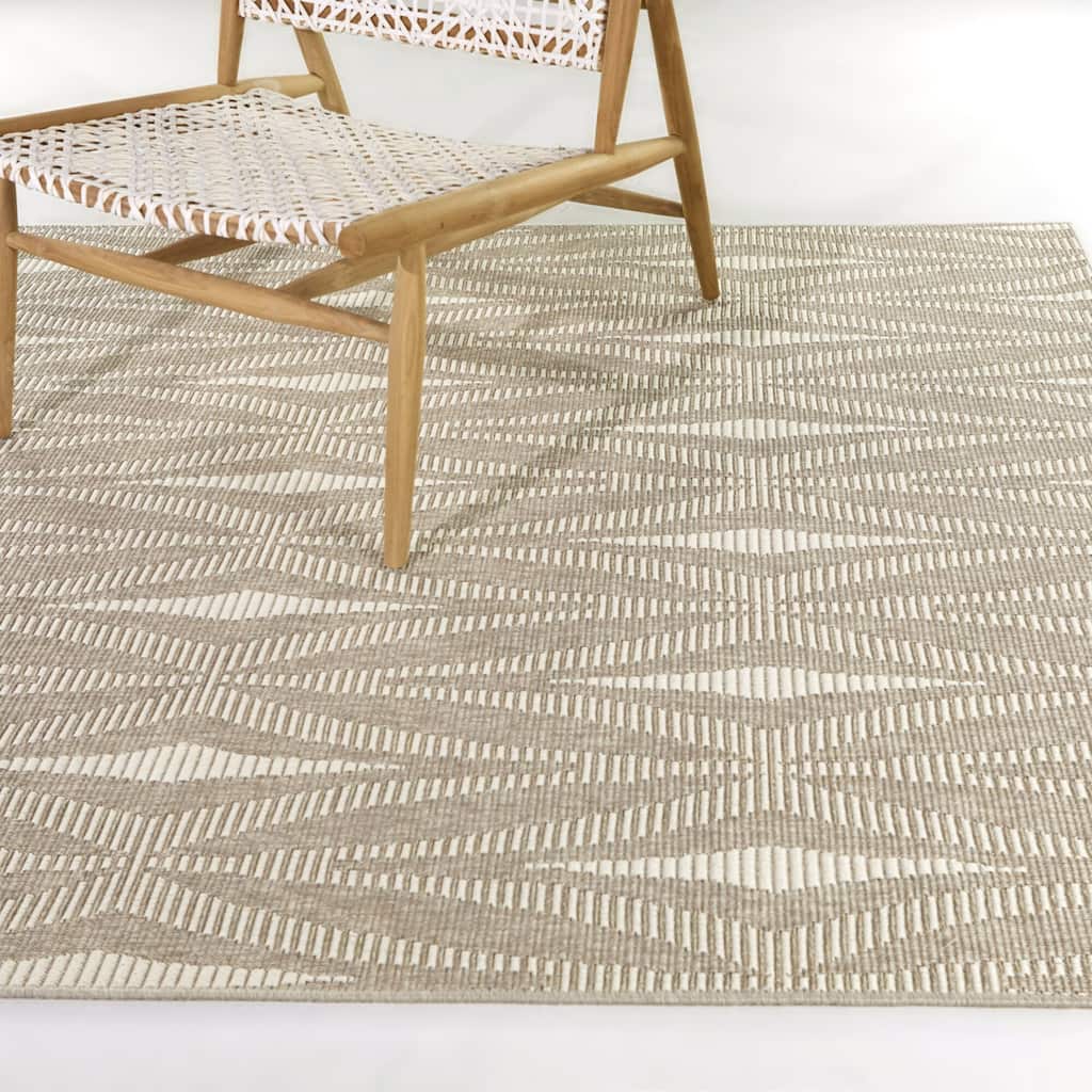 Vicente Patio Diamond Indoor/Outdoor Area Rug