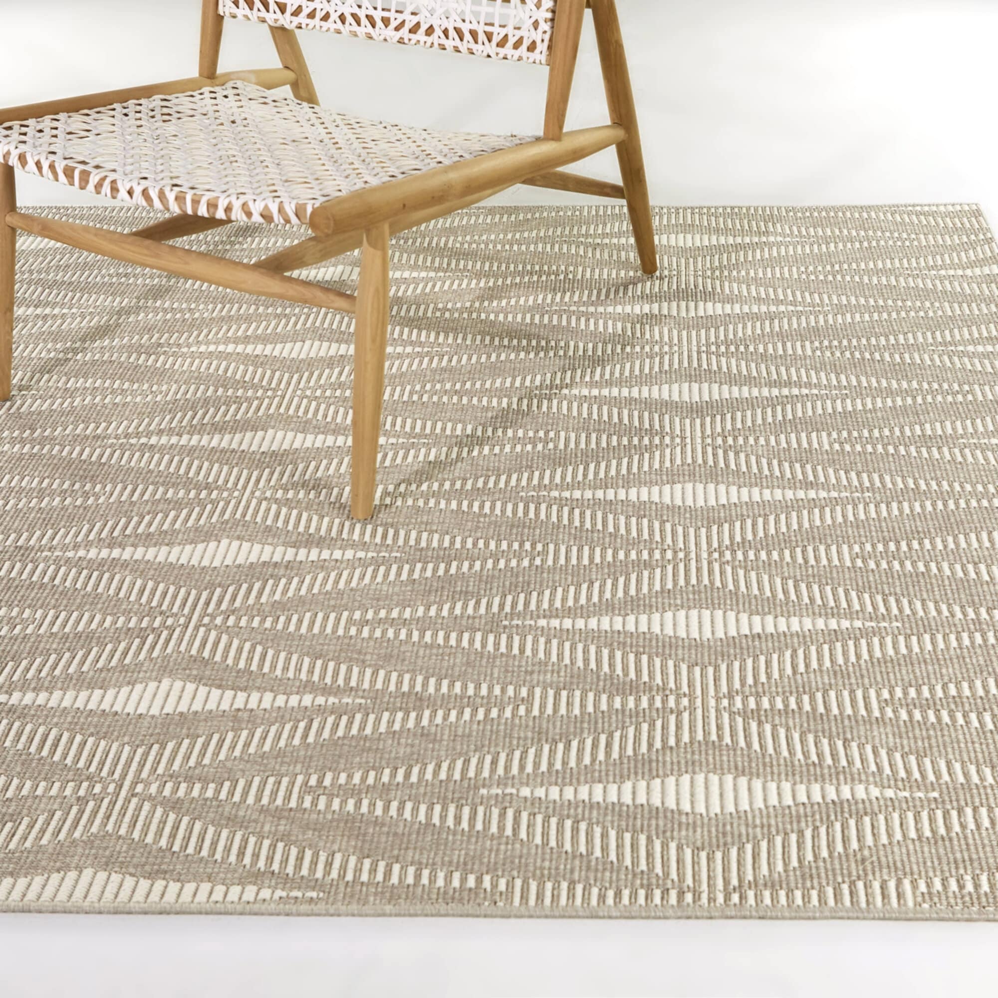 Vicente Patio Diamond Indoor/Outdoor Area Rug