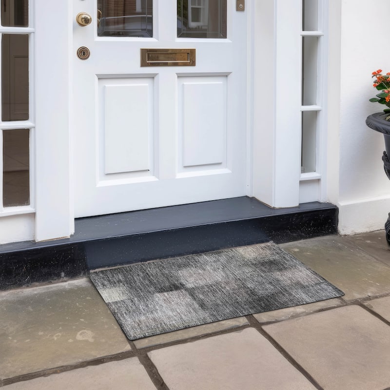 Machine Washable Indoor/ Outdoor Chantille Casual Ombre Rug - Charcoal - 1'8" x 2'6"