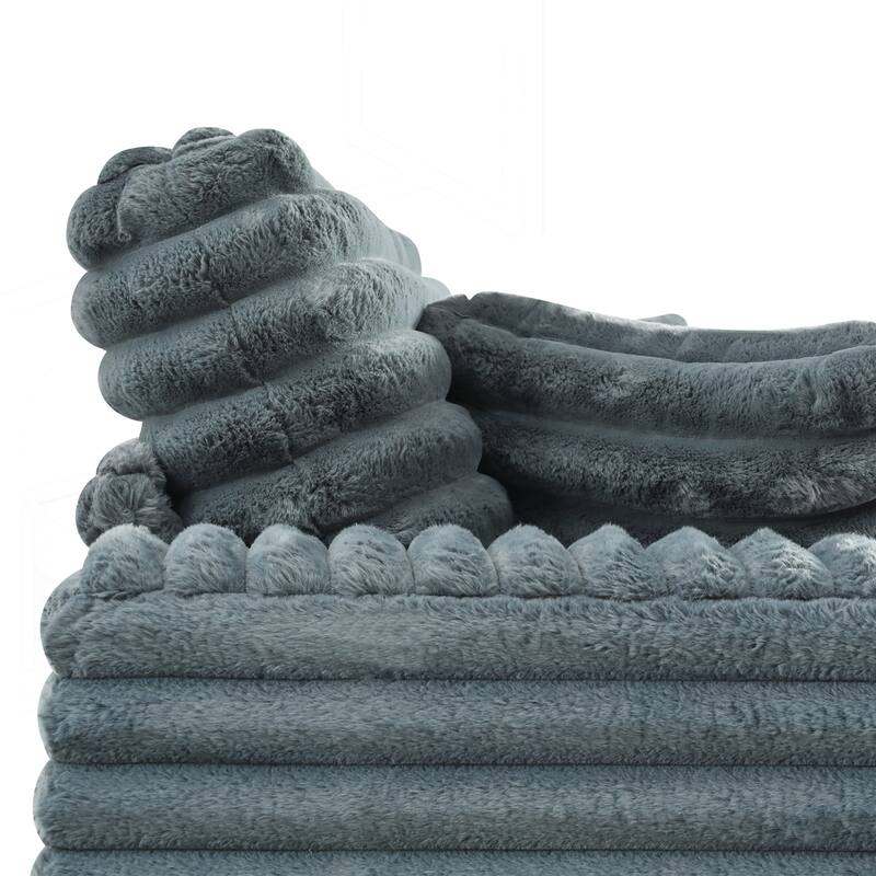 Comfortable Oversized Sofa with Plush Pillows for Relaxing Moments