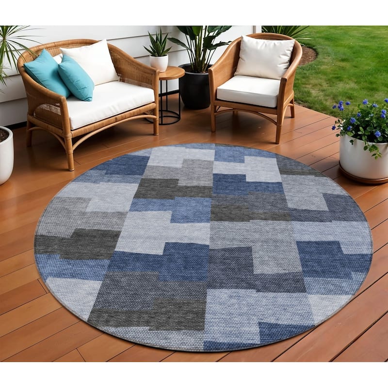 HomeRoots Geometric Transitional Rectangle Outdoor Rug - 8' Round