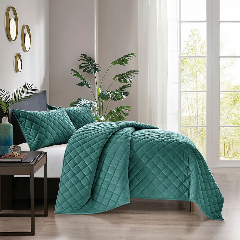 Pointehaven Heavy-Weight Oversized Diamond Design Velvet Quilt Sets