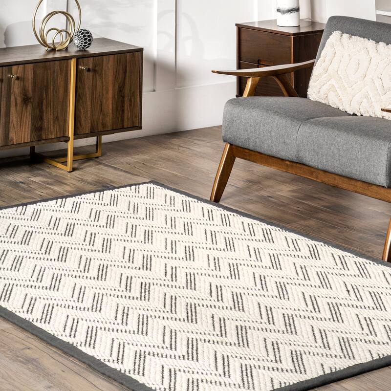 Nuloom Rozi Chevron Wool and Sisal Area Rug