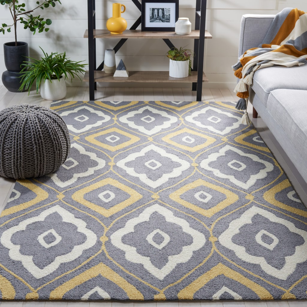 SAFAVIEH Handmade Four Seasons Soumia Floral Rug