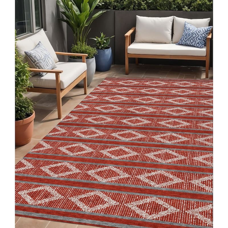 HomeRoots Geometric Transitional Rectangle Outdoor Rug - 5' X 8'