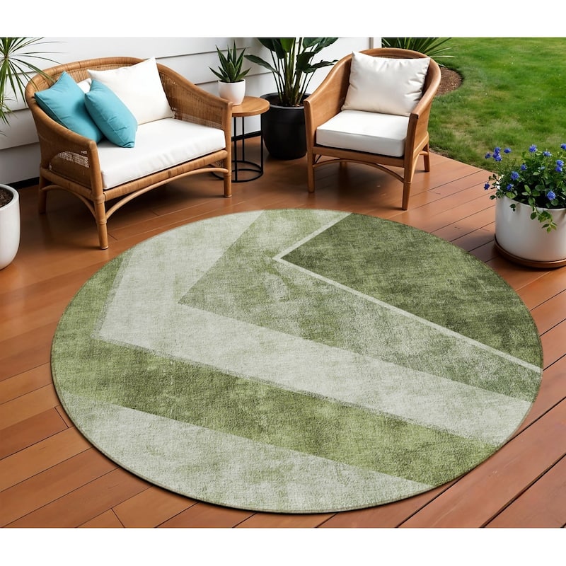 HomeRoots Geometric Transitional Rectangle Outdoor Rug - 8' Round