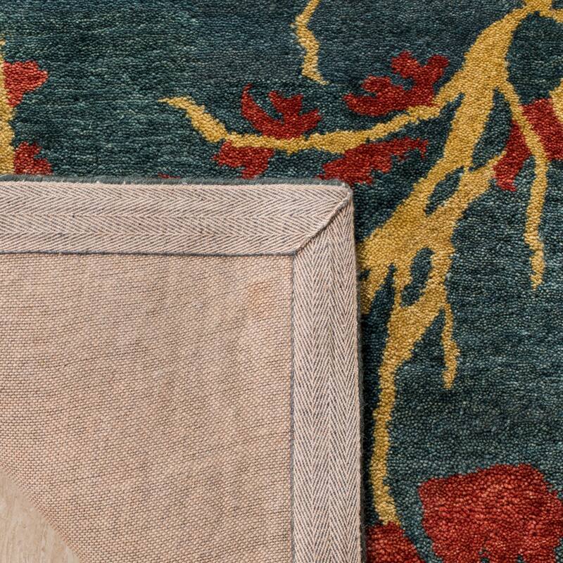 SAFAVIEH Handmade Metro Shinobu French Country Floral Wool Rug