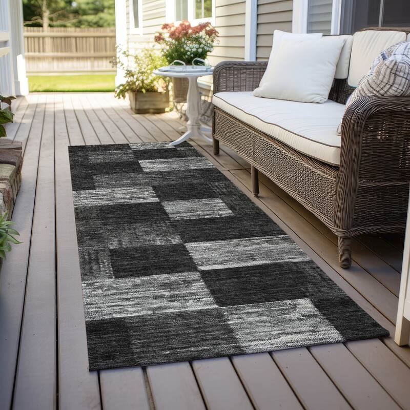 Machine Washable Indoor/ Outdoor Checker Chantille Rug