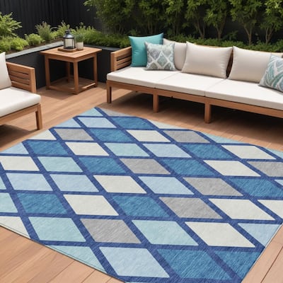 HomeRoots Geometric Transitional Rectangle Outdoor Rug