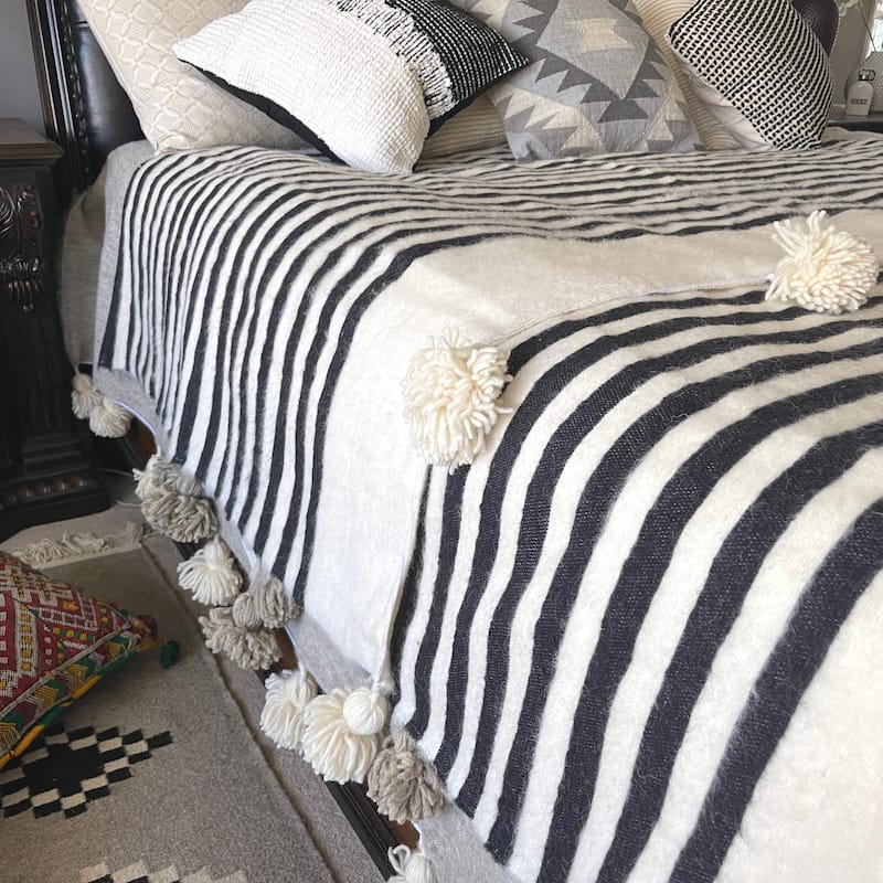 Hand-woven Wool Pom Pom Blanket Off-White With Stripes