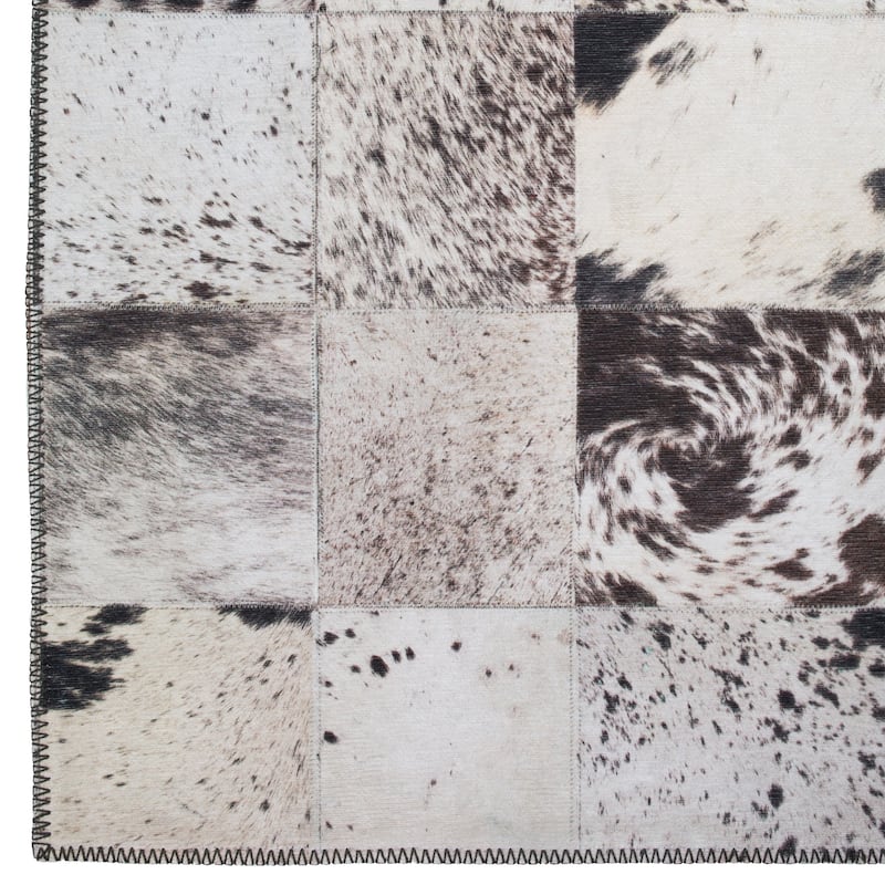 Indoor/ Outdoor Laredo Faux Hide Square Patchwork Washable Area Rug