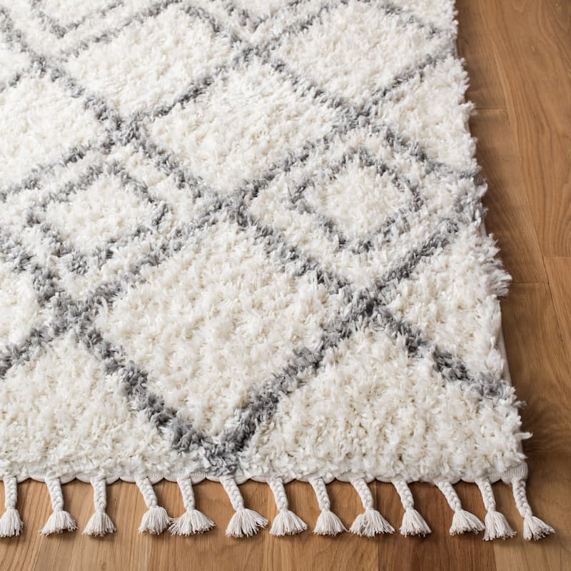 SAFAVIEH Moroccan Tassel Shag Lilyan 1.5-inch Thick Rug