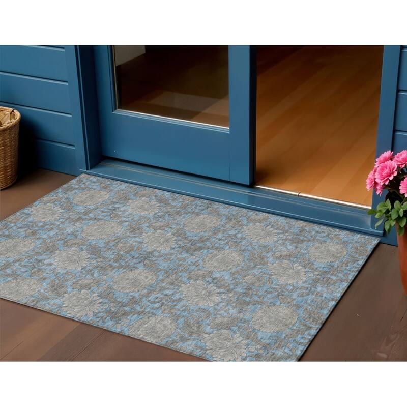 HomeRoots Floral Transitional Rectangle Outdoor Rug - 3' x 5'