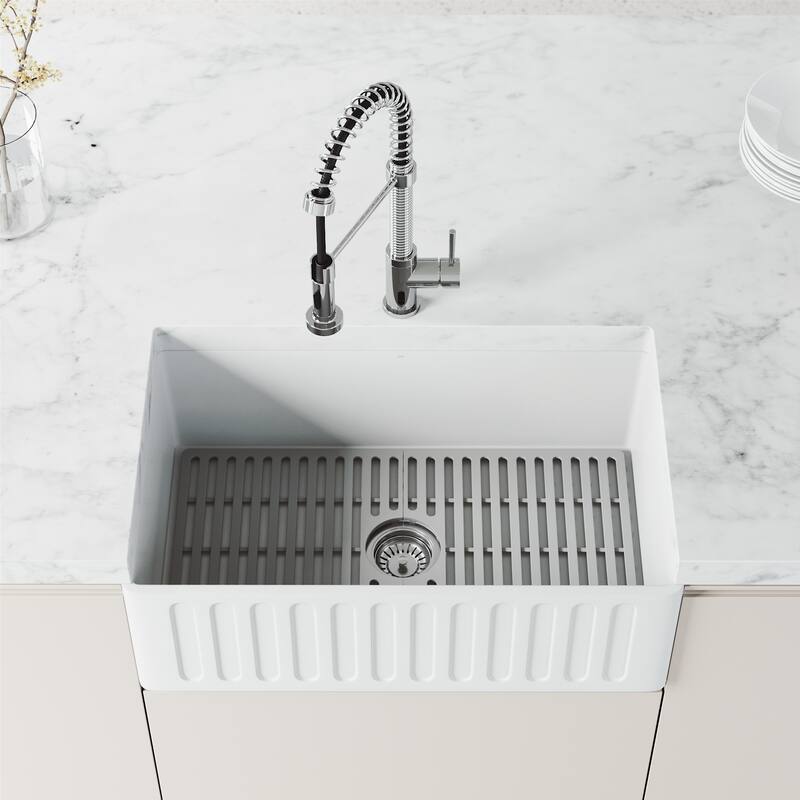 VIGO Edison 19" H Single Handle Pull-Down Sprayer Kitchen Faucet Set with Touchless Sensor