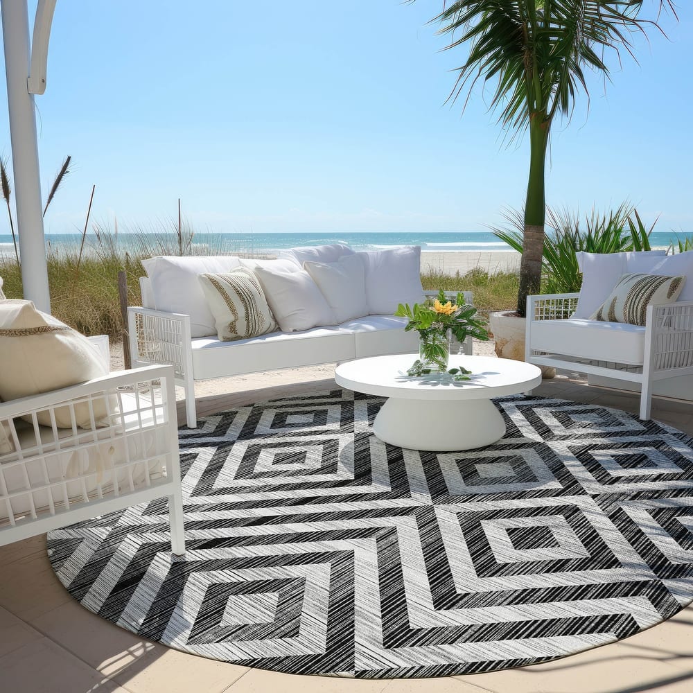 Machine Washable Indoor/ Outdoor Chantille Diamond Geo Rug