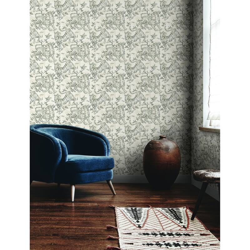 Stains Orly Tigers 27 In W X 27 Ft L Wallpaper - White