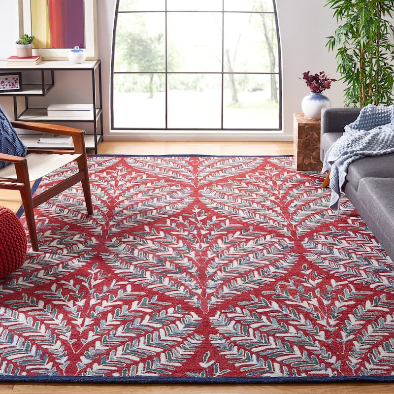 SAFAVIEH Handmade Capri Ilianka Wool Rug