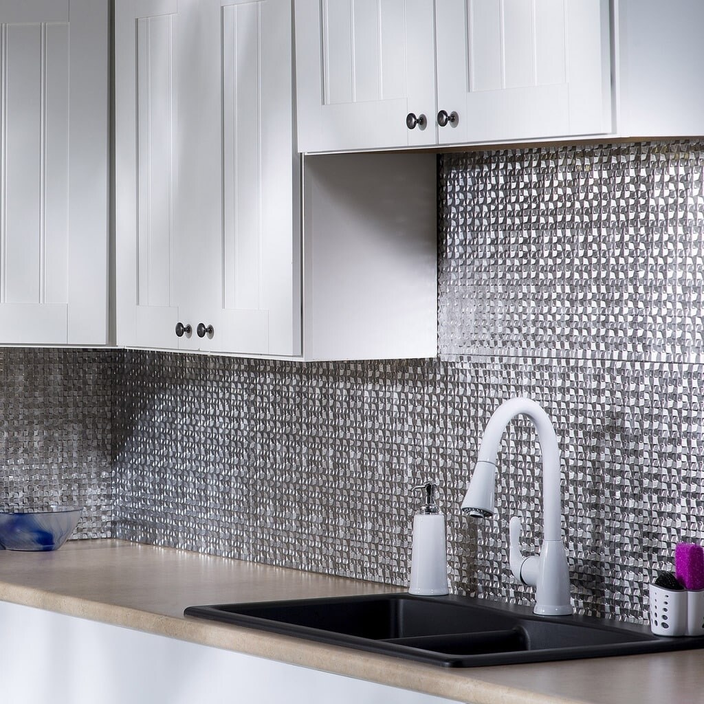 Shop Fasade Terrain In Crosshatch Silver Backsplash 15 Square Feet Kit Overstock