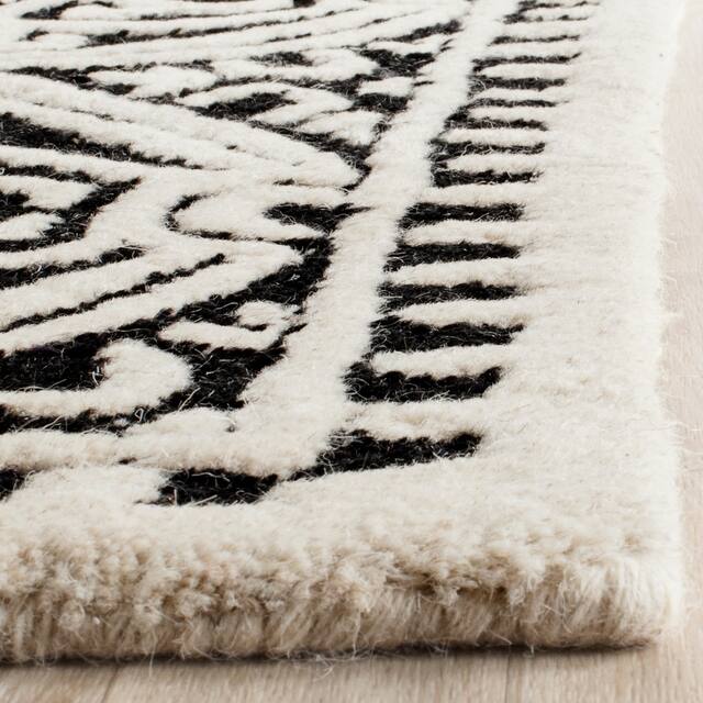 SAFAVIEH Handmade Cambridge Myrtis Moroccan Wool Rug