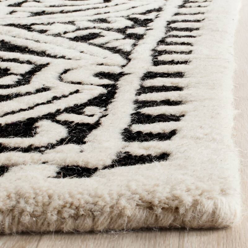 SAFAVIEH Handmade Cambridge Myrtis Moroccan Wool Rug