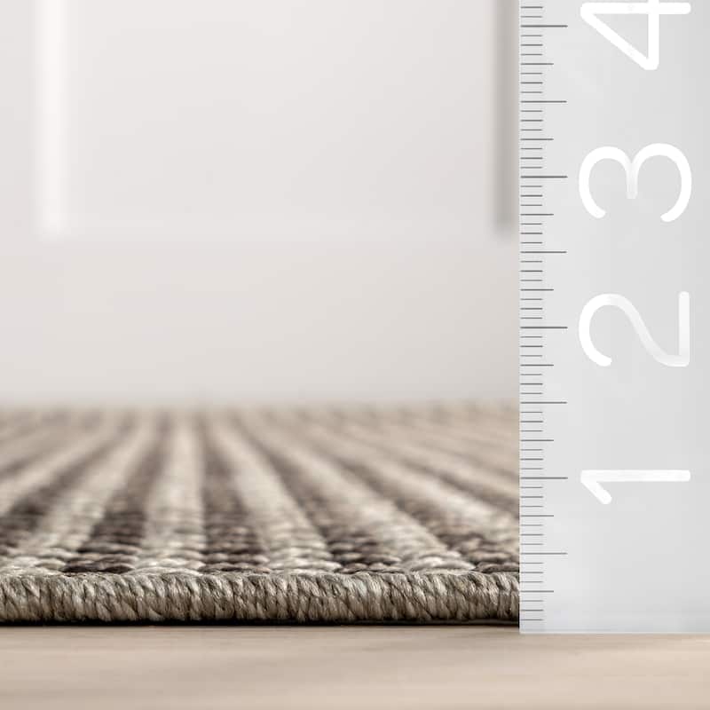 Nuloom Maeva Geometric Indoor/Outdoor Area Rug.