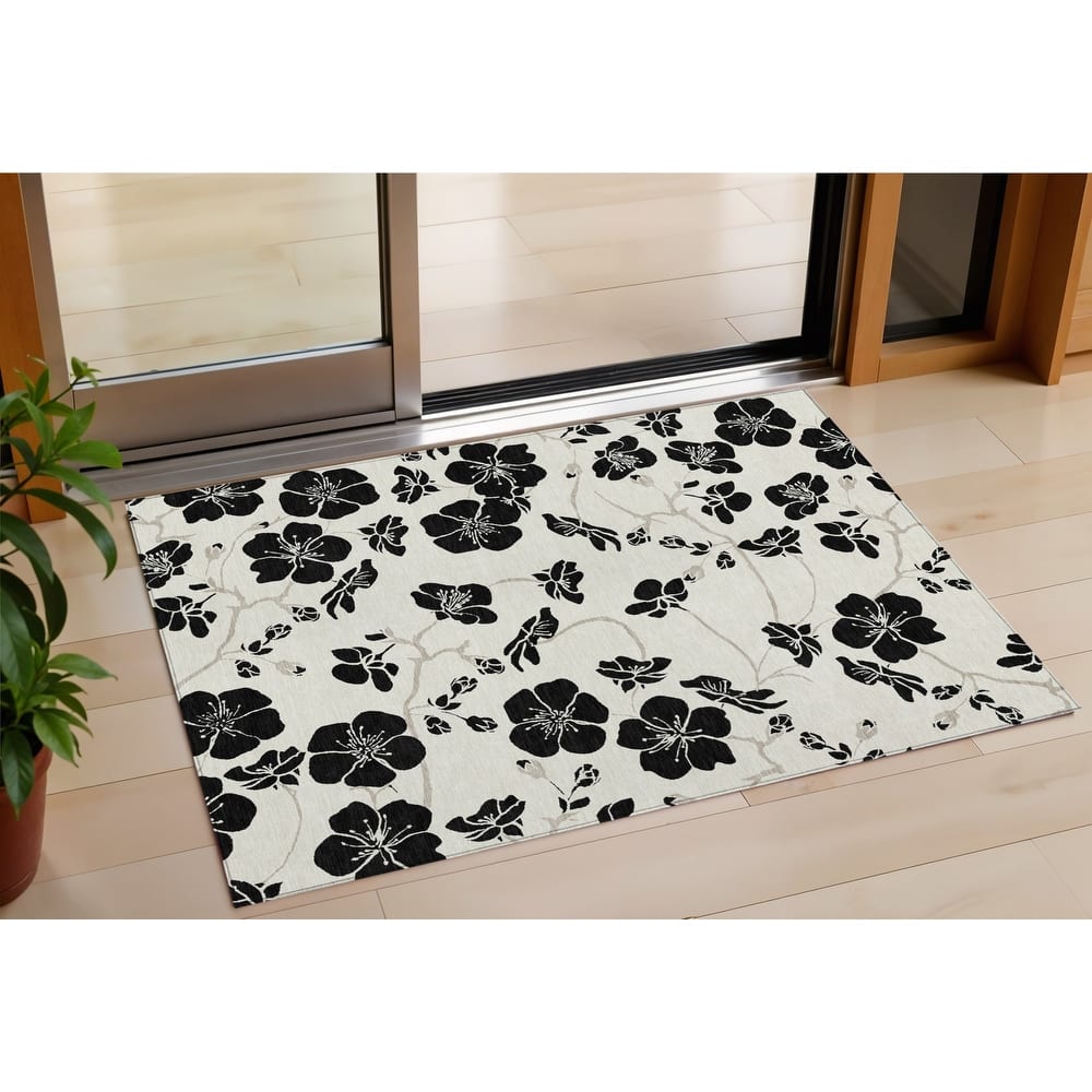 HomeRoots Floral Transitional Rectangle Outdoor Rug