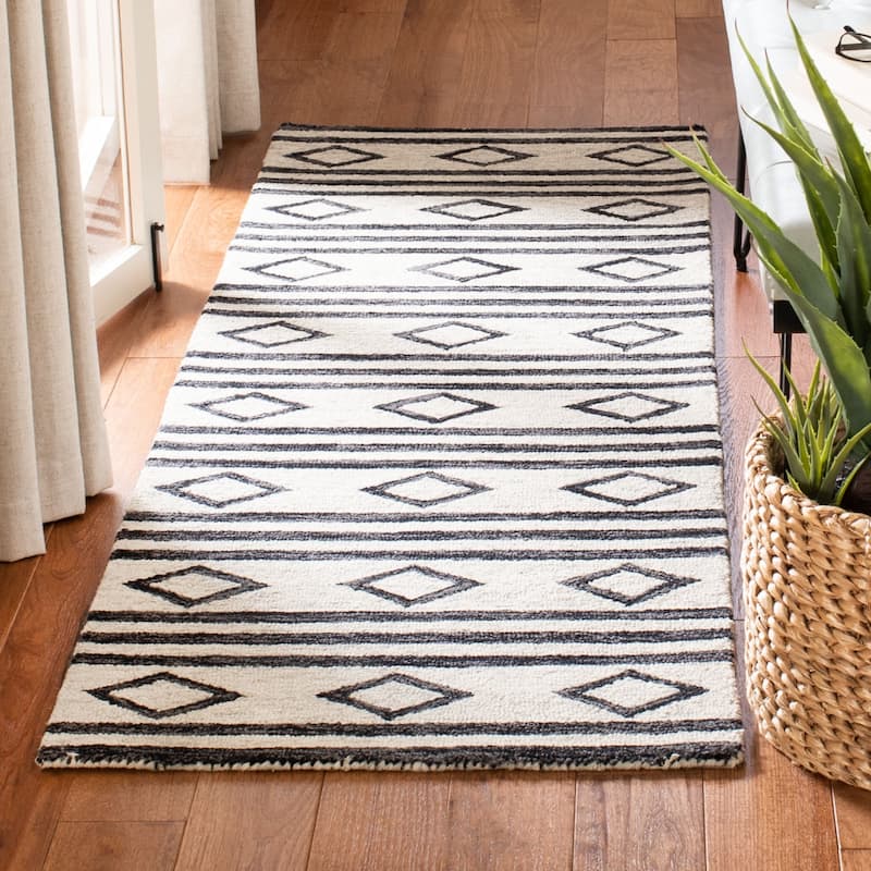 SAFAVIEH Handmade Micro-Loop Enkeleda Moroccan Wool Rug - 2'6" x 5' - Ivory/Charcoal