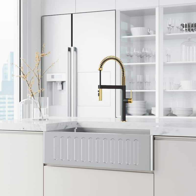 VIGO Edison Pro 20" H Single Handle Pull-Down Sprayer Kitchen Faucet